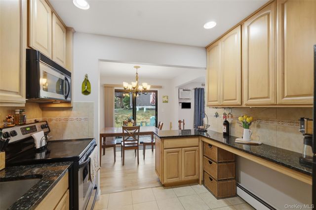 8 Heritage Drive E, Harriman, NY 10926