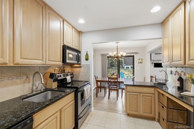 8 Heritage Drive E, Harriman, NY 10926