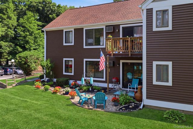 8 Heritage Drive E, Harriman, NY 10926