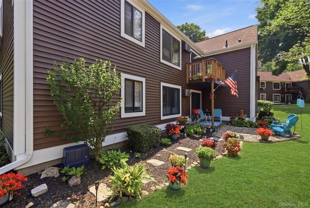 8 Heritage Drive E, Harriman, NY 10926