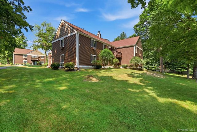 8 Heritage Drive E, Harriman, NY 10926
