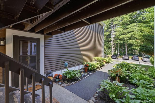 8 Heritage Drive E, Harriman, NY 10926