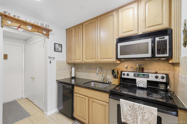 8 Heritage Drive E, Harriman, NY 10926