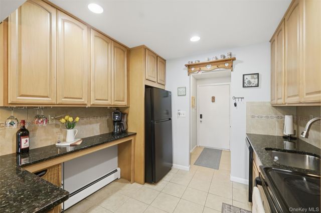 8 Heritage Drive E, Harriman, NY 10926