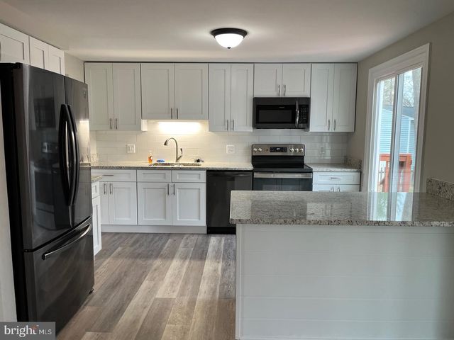 2 ROSEWOOD ST, Fredericksburg, VA 22405