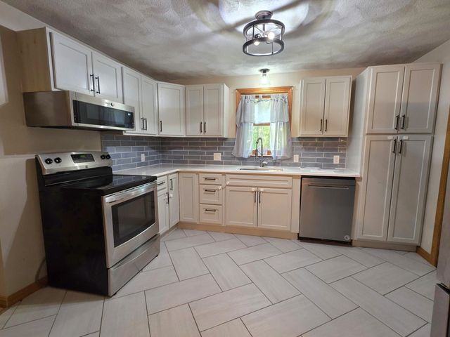 1 Jessica Lane, Derry, NH 03038