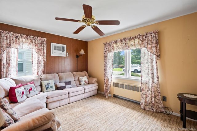 110 Barwick Boulevard, Mineola, NY 11501