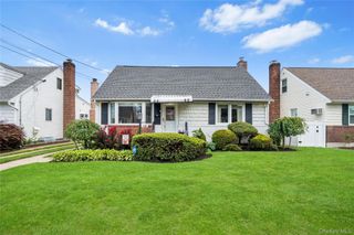 110 Barwick Boulevard, Mineola, NY 11501