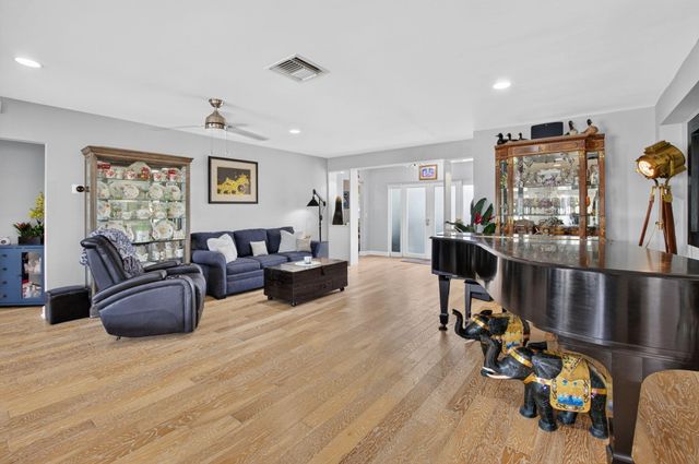 11 HOLLY, Boynton Beach, FL 33436