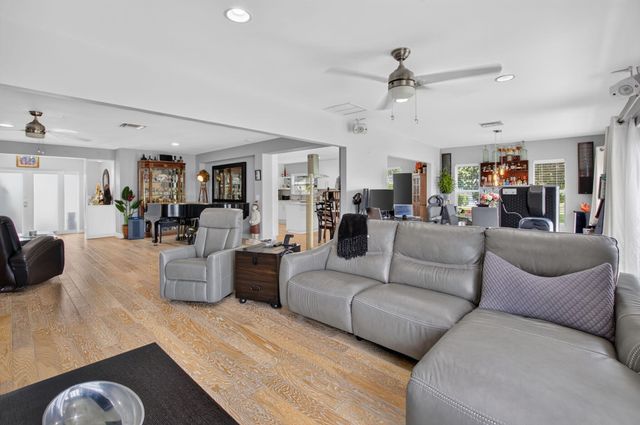 11 HOLLY, Boynton Beach, FL 33436