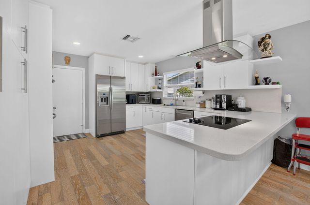 11 HOLLY, Boynton Beach, FL 33436