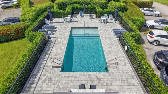 11 HOLLY, Boynton Beach, FL 33436