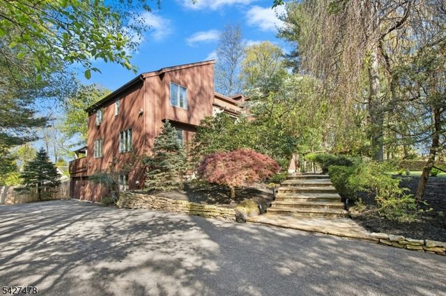 25 Ravenswood Ln, Scotch Plains Twp., NJ 07076