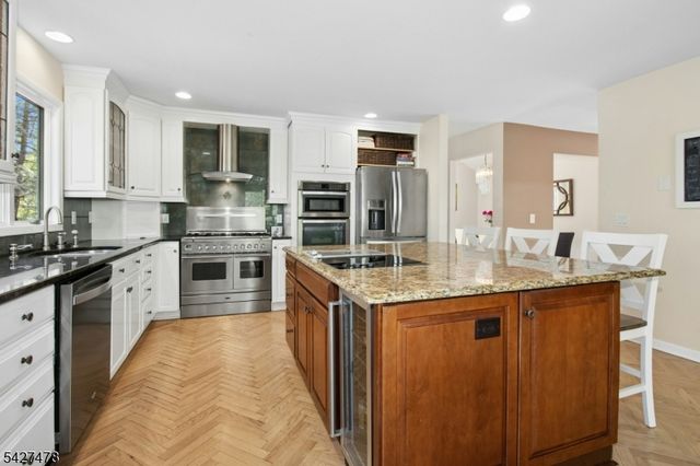 25 Ravenswood Ln, Scotch Plains Twp., NJ 07076