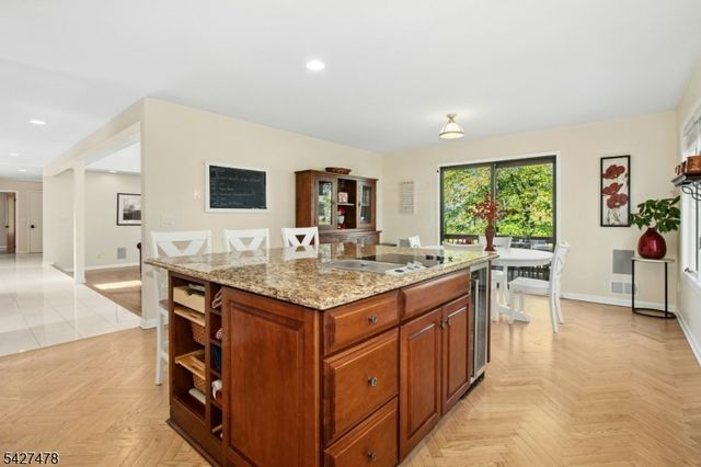 25 Ravenswood Ln, Scotch Plains Twp., NJ 07076