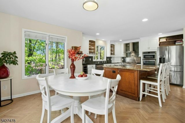 25 Ravenswood Ln, Scotch Plains Twp., NJ 07076