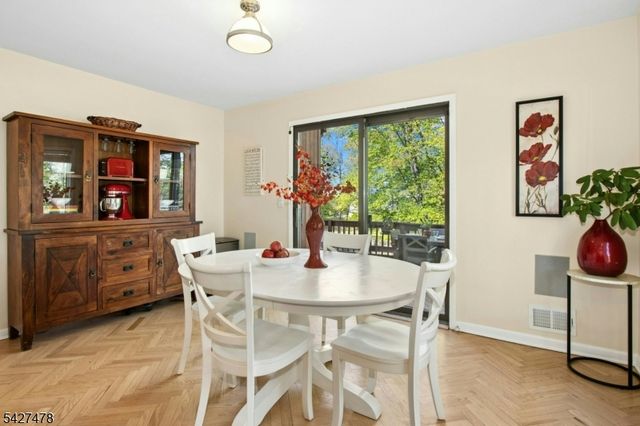 25 Ravenswood Ln, Scotch Plains Twp., NJ 07076