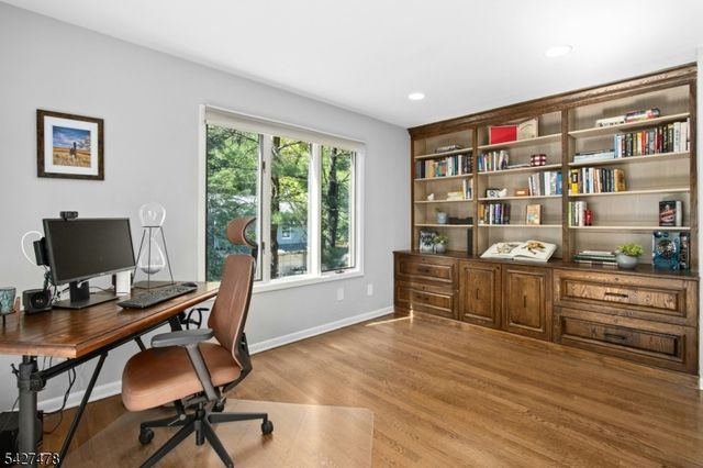 25 Ravenswood Ln, Scotch Plains Twp., NJ 07076