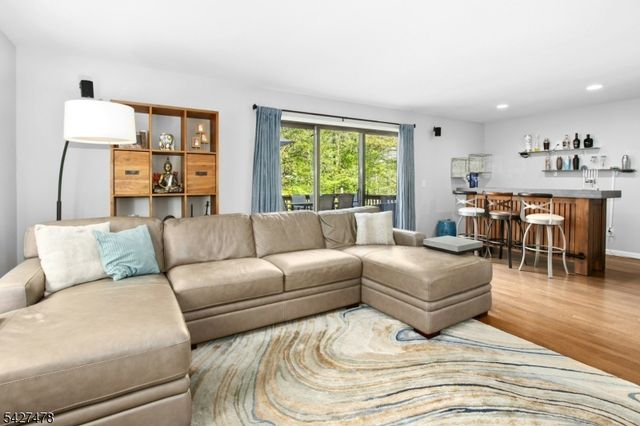25 Ravenswood Ln, Scotch Plains Twp., NJ 07076