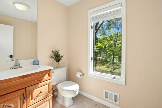 25 Ravenswood Ln, Scotch Plains Twp., NJ 07076