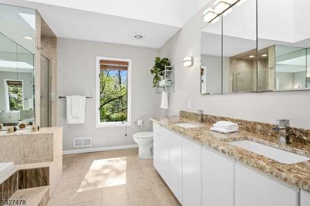 25 Ravenswood Ln, Scotch Plains Twp., NJ 07076