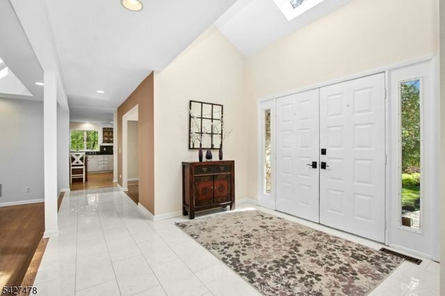 25 Ravenswood Ln, Scotch Plains Twp., NJ 07076