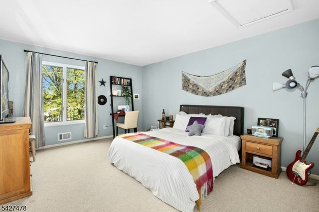 25 Ravenswood Ln, Scotch Plains Twp., NJ 07076