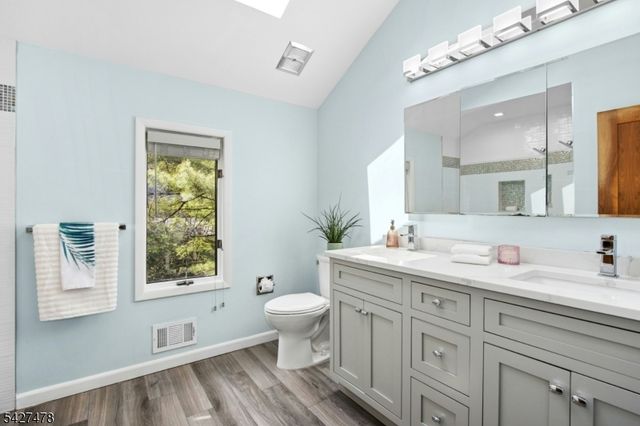 25 Ravenswood Ln, Scotch Plains Twp., NJ 07076