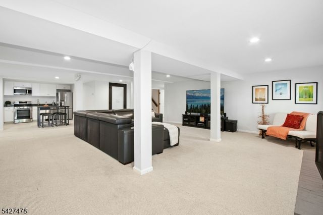 25 Ravenswood Ln, Scotch Plains Twp., NJ 07076