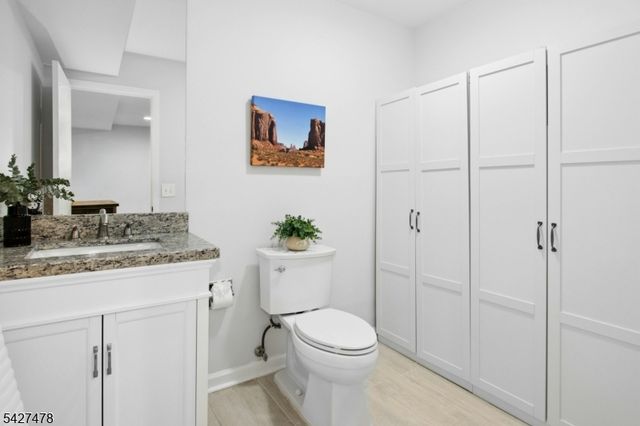 25 Ravenswood Ln, Scotch Plains Twp., NJ 07076
