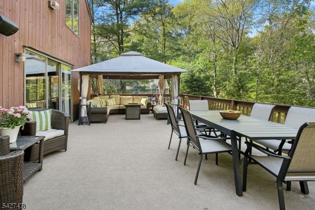 25 Ravenswood Ln, Scotch Plains Twp., NJ 07076