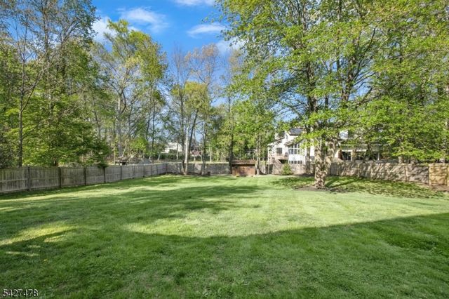 25 Ravenswood Ln, Scotch Plains Twp., NJ 07076