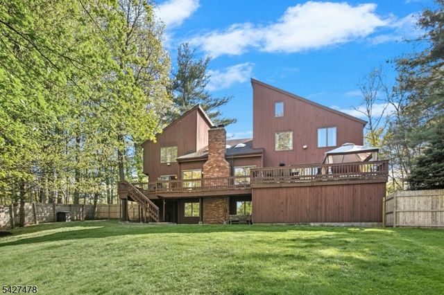 25 Ravenswood Ln, Scotch Plains Twp., NJ 07076
