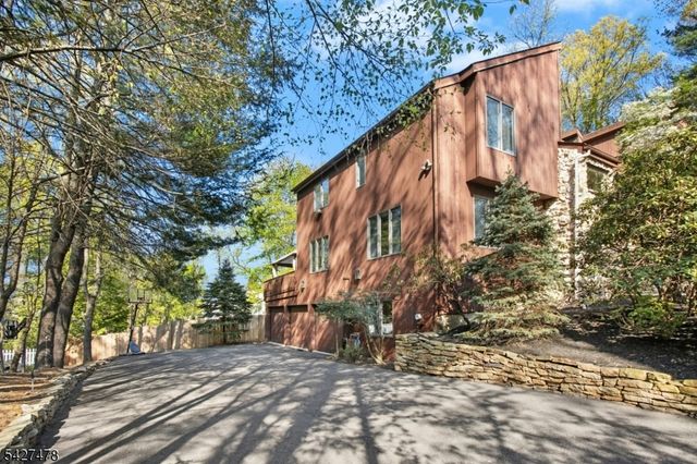 25 Ravenswood Ln, Scotch Plains Twp., NJ 07076