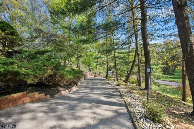 25 Ravenswood Ln, Scotch Plains Twp., NJ 07076