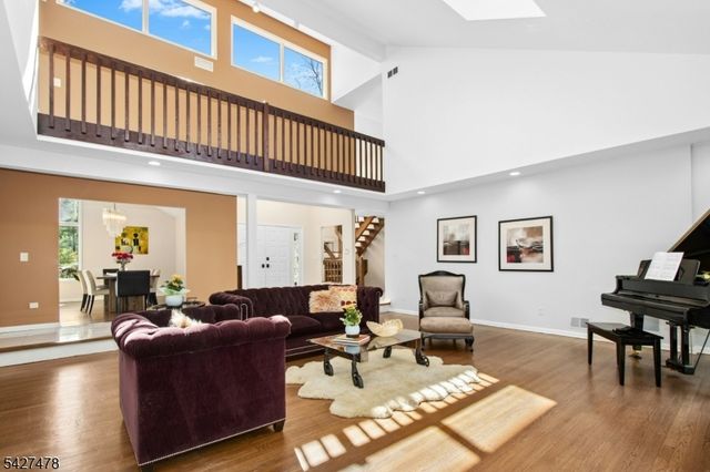 25 Ravenswood Ln, Scotch Plains Twp., NJ 07076