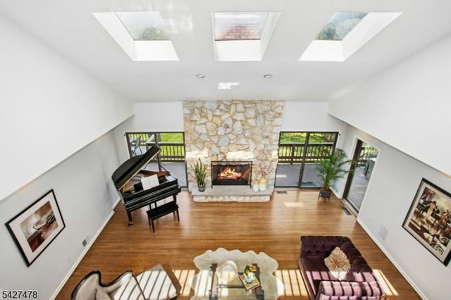 25 Ravenswood Ln, Scotch Plains Twp., NJ 07076