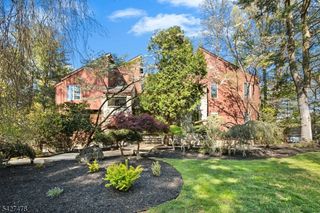 25 Ravenswood Ln, Scotch Plains Twp., NJ 07076