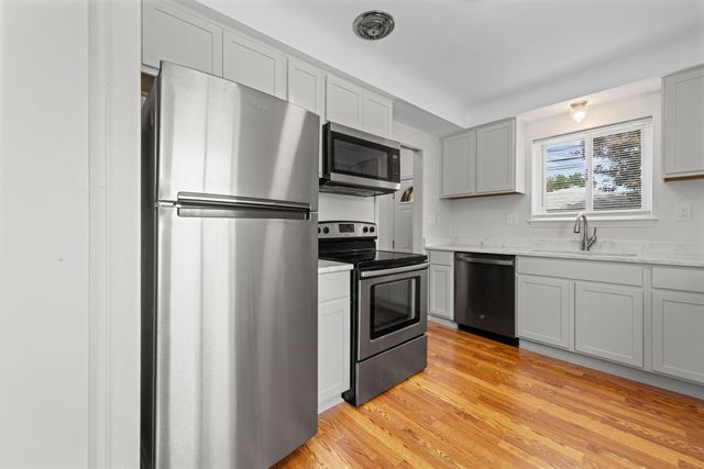 26912 W Davison, Redford, MI 48239