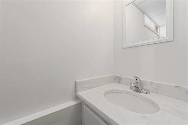 26912 W Davison, Redford, MI 48239