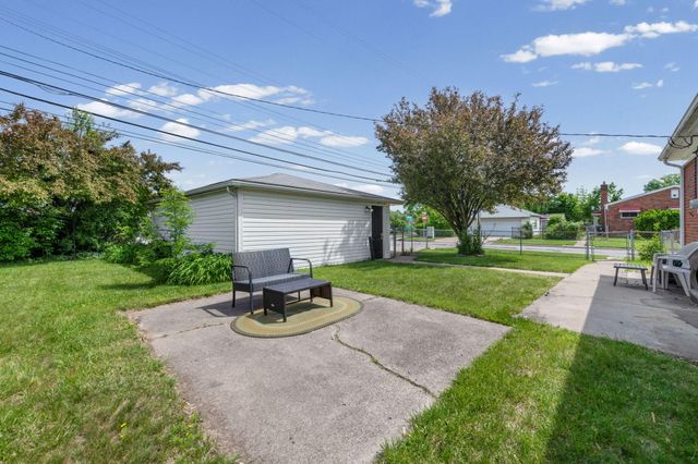26912 W Davison, Redford, MI 48239