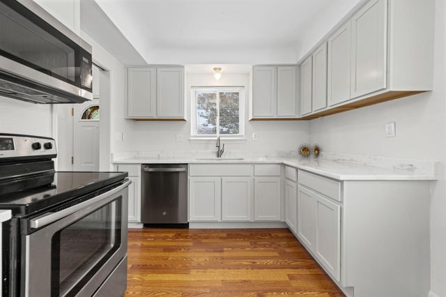 26912 W Davison, Redford, MI 48239