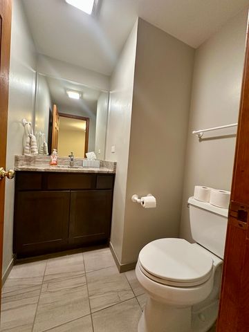 4216 White Ash Road, Crystal Lake, IL 60014