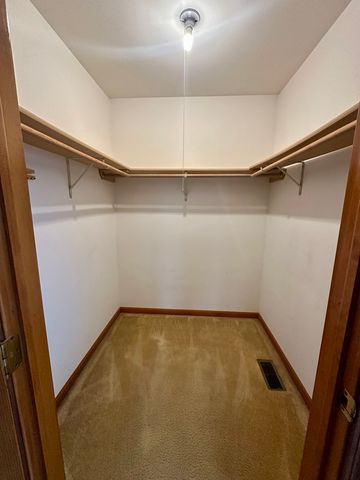 4216 White Ash Road, Crystal Lake, IL 60014