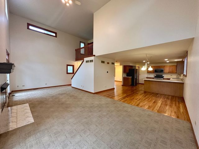 4216 White Ash Road, Crystal Lake, IL 60014