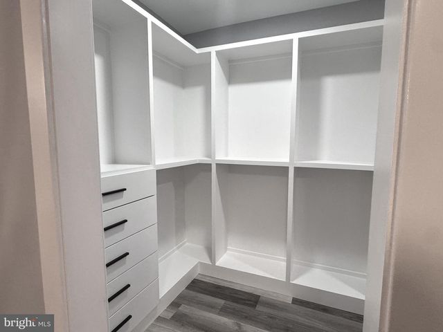 5 BREEZY HILL DR, Stafford, VA 22556