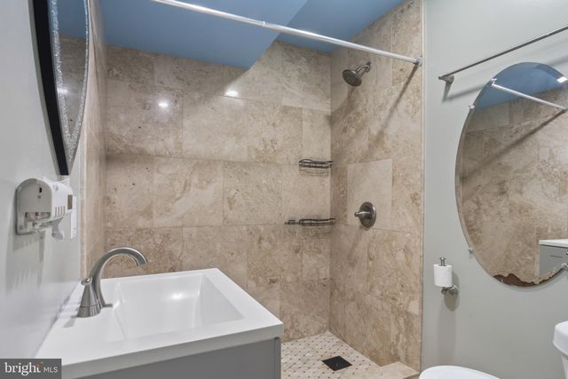 5 BREEZY HILL DR, Stafford, VA 22556