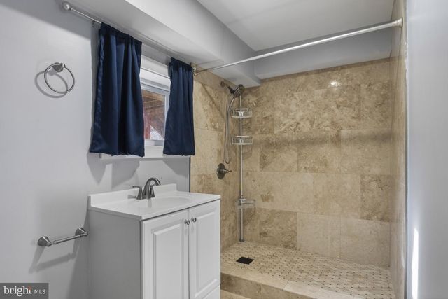 5 BREEZY HILL DR, Stafford, VA 22556