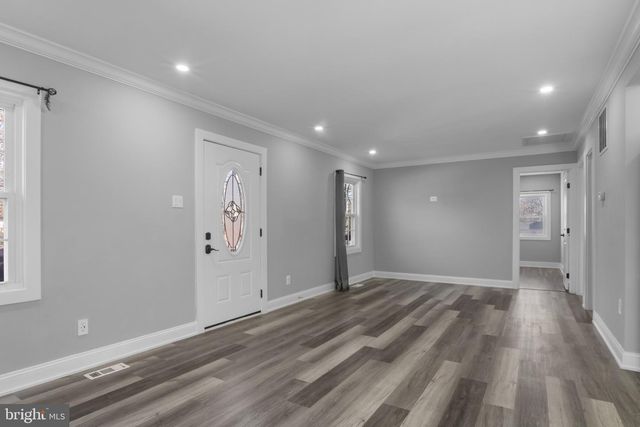 5 BREEZY HILL DR, Stafford, VA 22556