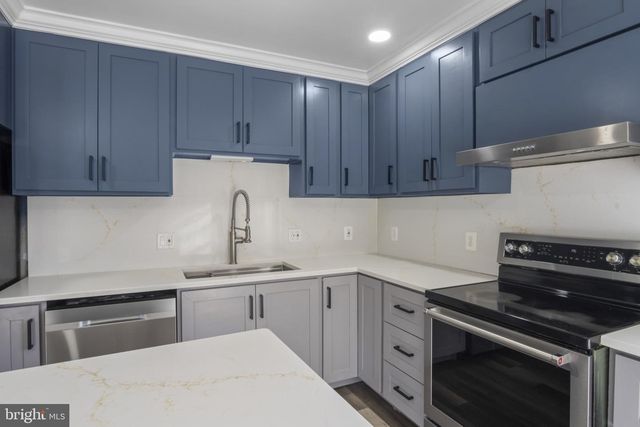 5 BREEZY HILL DR, Stafford, VA 22556